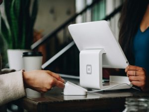 Comment Faire Une Demande Pour La Carte Visa Infinite Scotia Momentum Unsplash Scaled